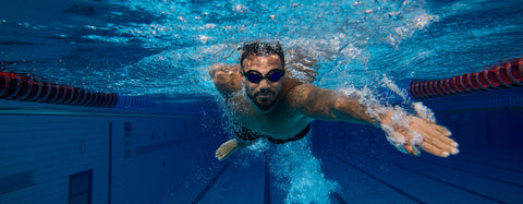 Swimming goggles with corrective prescription lenses